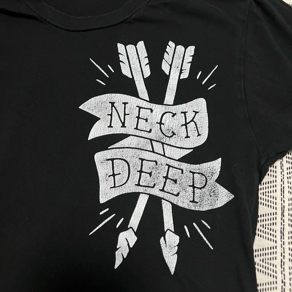 Neck Deep Tee Size XS - Picture 2 of 4